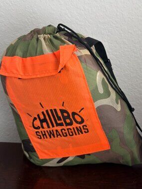 Chillbo Shwaggins Inflatable Couch Lounger Camo Camping Beach Chair.   (BT)